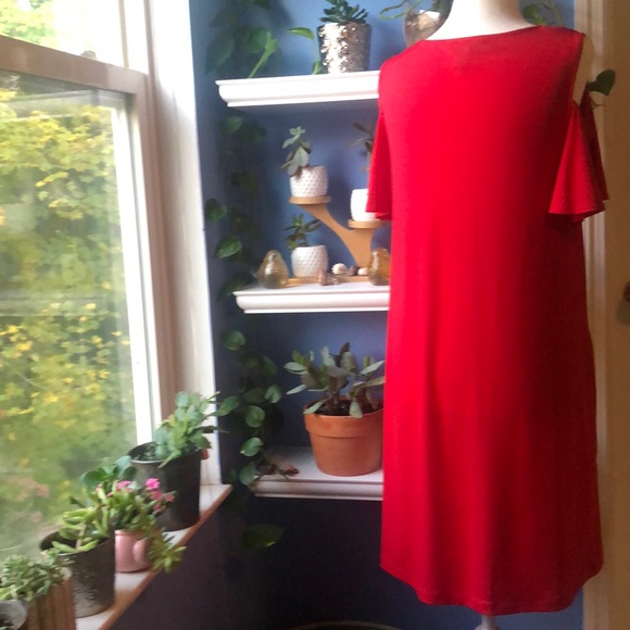 🌺NWT Petite Red cold shoulder dress w/ pockets🌺 - Picture 4 of 6